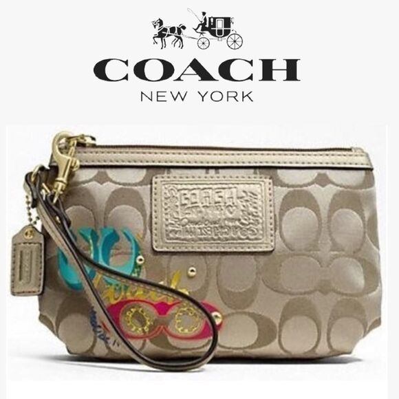 Coach Daisy Pop C Applique Medium Wristlet Bag With Gold Accents NWT - Picture 1 of 9